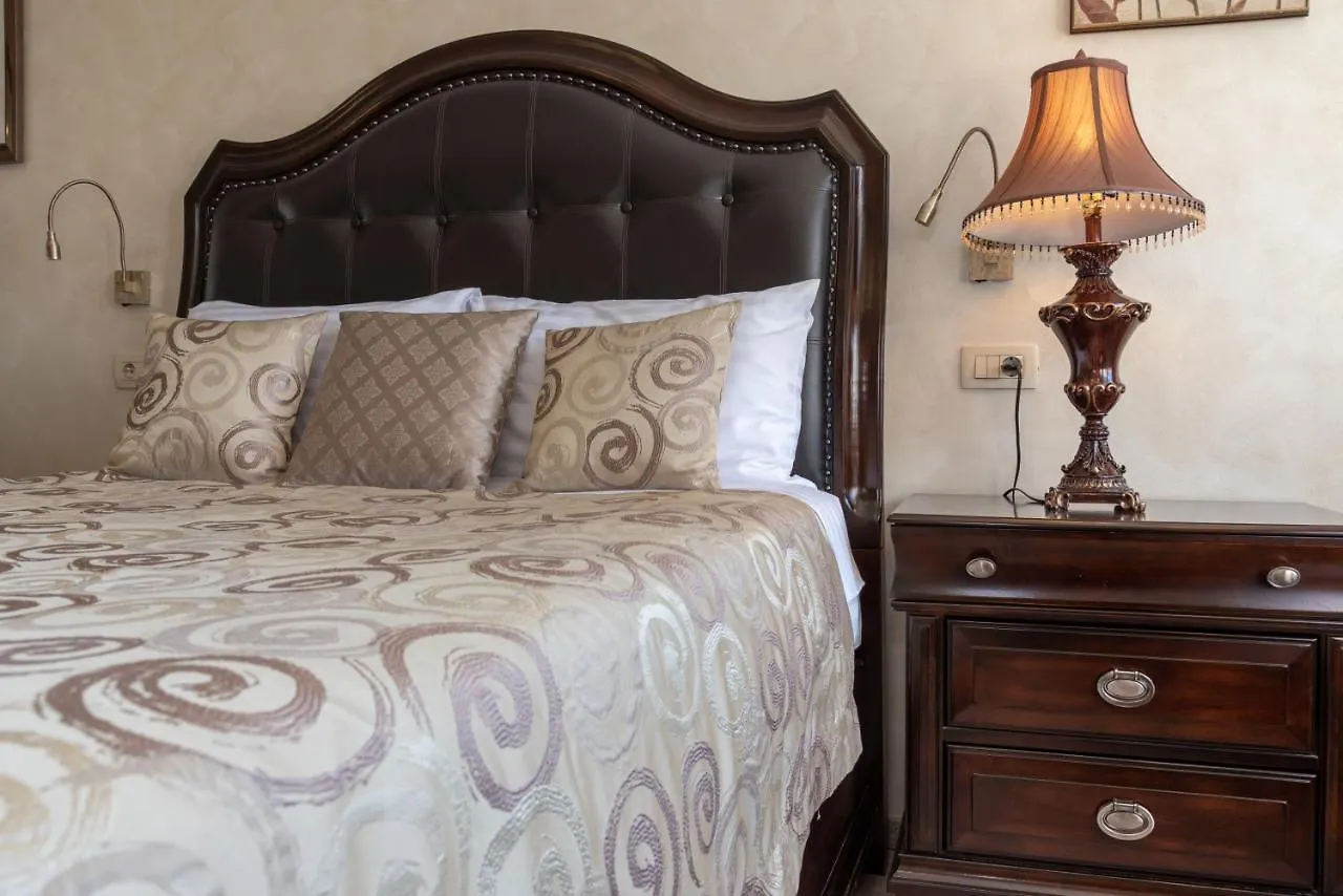 Guest house Palace Queen Mary I Luxury Rooms Split