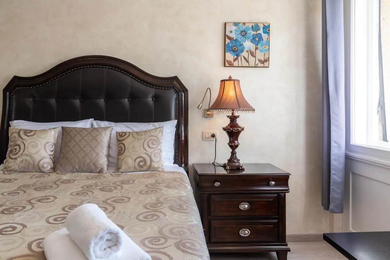 Palace Queen Mary I Luxury Rooms Split