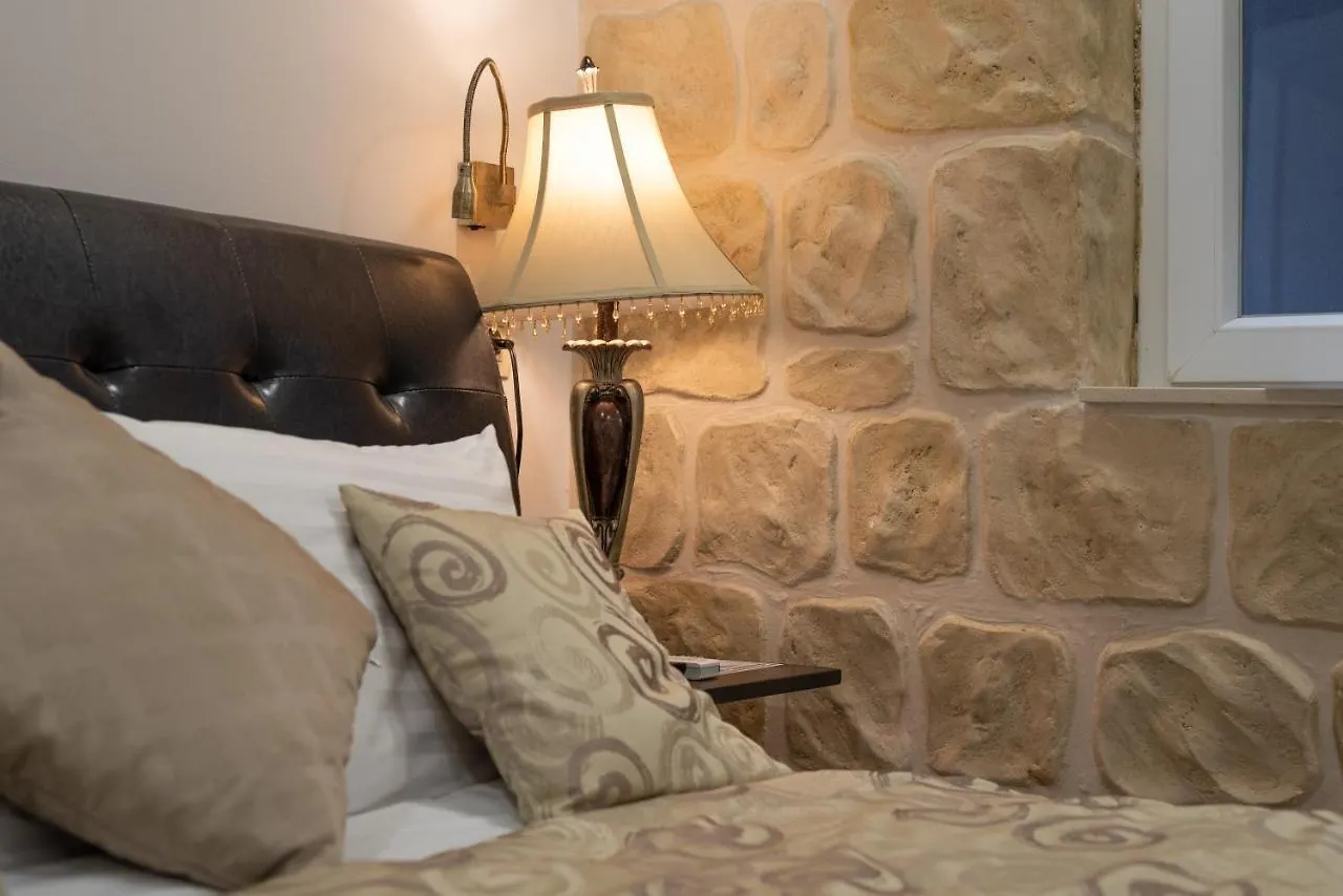 Palace Queen Mary I Luxury Rooms Split 4*,