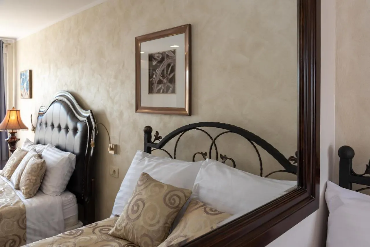 Palace Queen Mary I Luxury Rooms Split Croatia